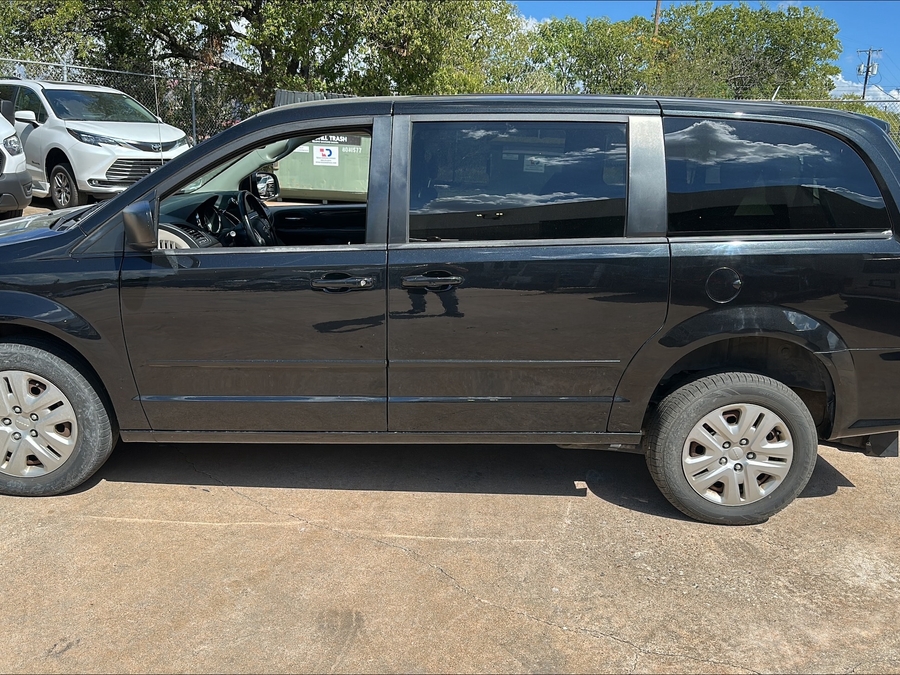 PRE OWNED 2017 Dodge Grand Caravan SE