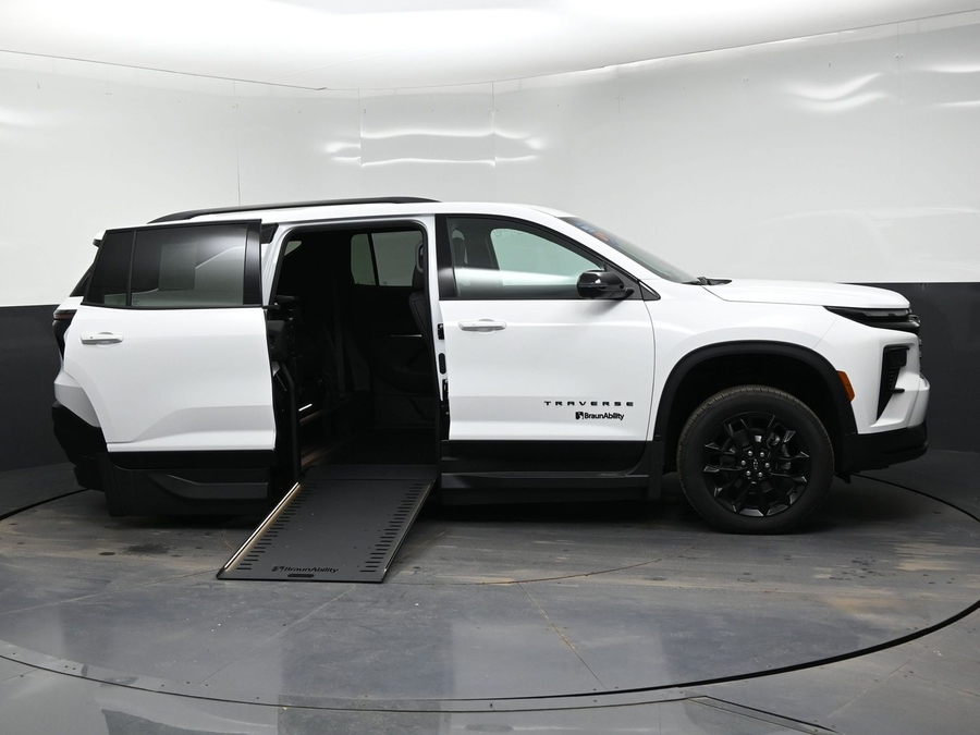 New 2026 Chevrolet Traverse 1LT Midnight