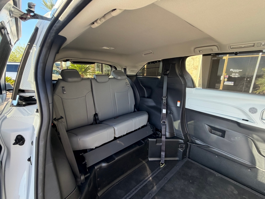 PRE OWNED 2026 Toyota Sienna XLE