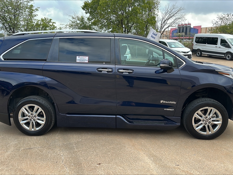 PRE OWNED 2021 Toyota Sienna Limited