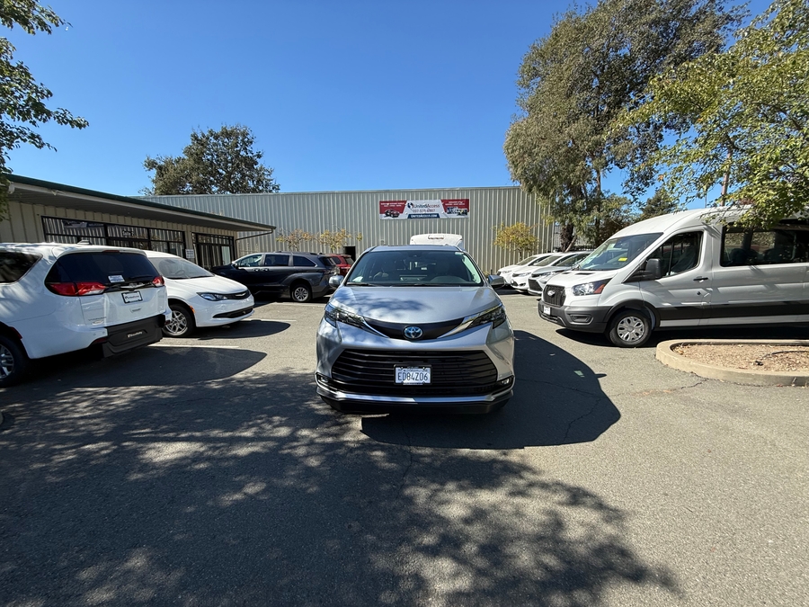 PRE OWNED 2025 Toyota Sienna XLE Plus