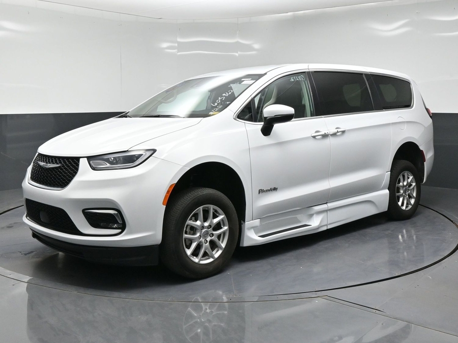 PRE OWNED 2023 Chrysler Pacifica Touring L