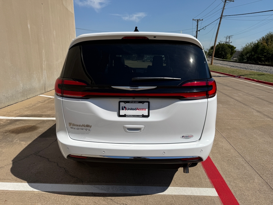 PRE OWNED 2025 Chrysler Pacifica Select Safety