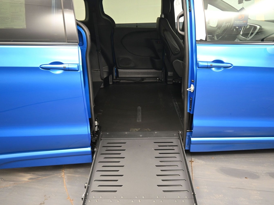 New 2027 Chrysler Pacifica Select Sport