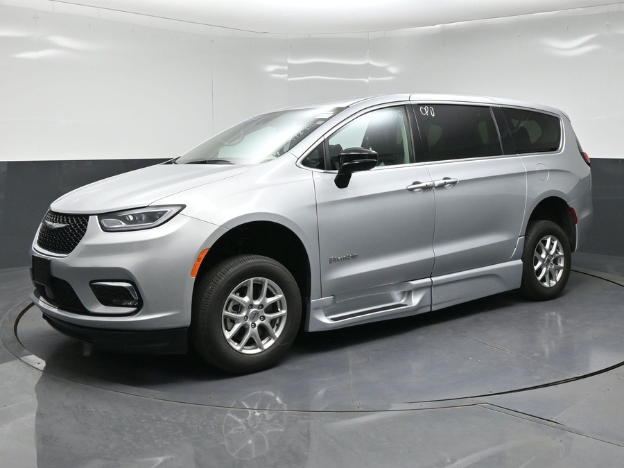 CERTIFIED PRE-OWNED 2024 Chrysler Pacifica Touring L