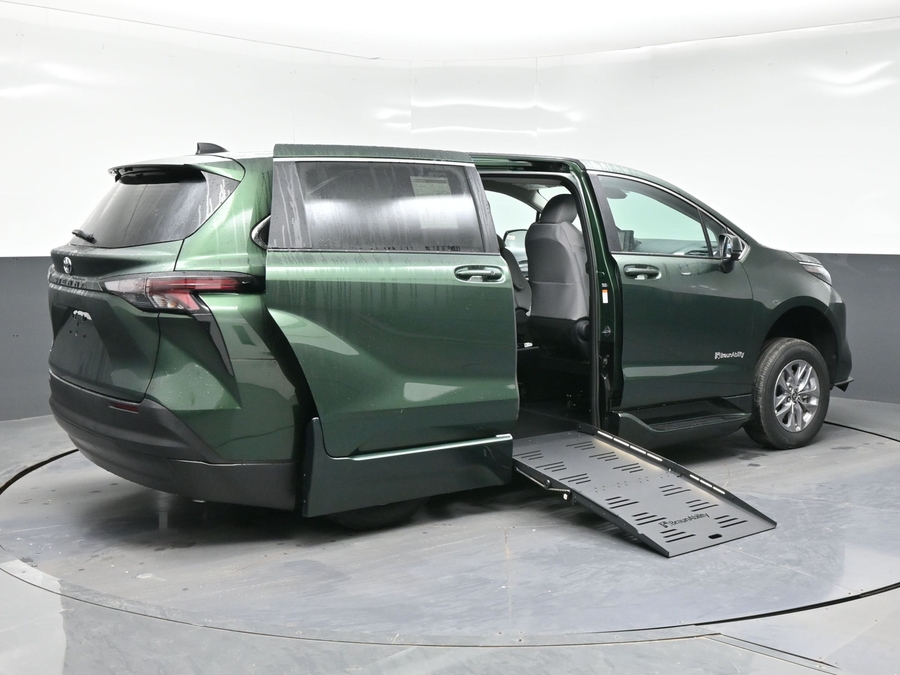 New 2026 Toyota Sienna LE