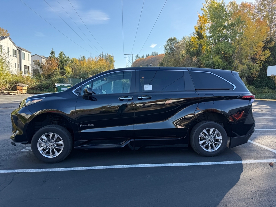PRE OWNED 2024 Toyota Sienna XLE Base