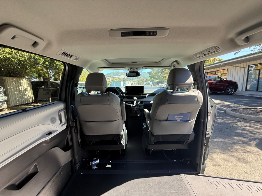 PRE OWNED 2025 Toyota Sienna XLE Plus