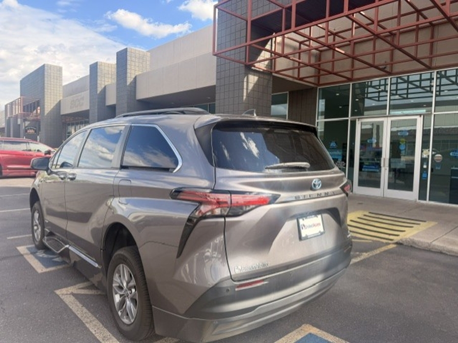 PRE OWNED 2021 Toyota Sienna XLE
