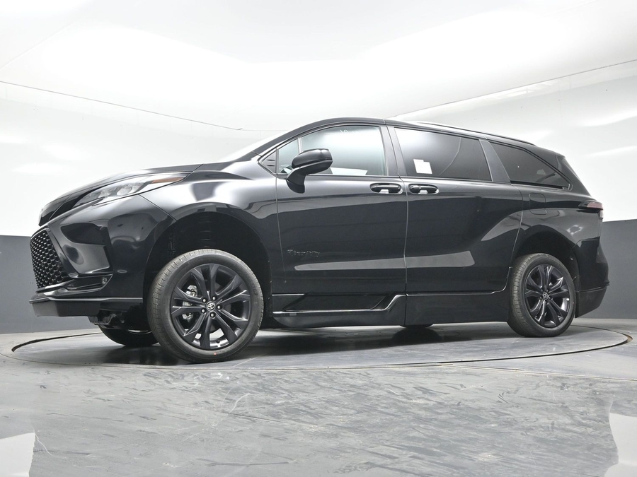New 2026 Toyota Sienna XSE Sport TS311356
