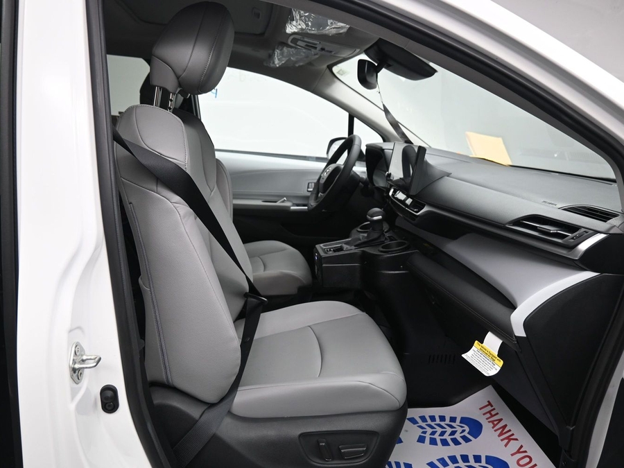 New 2026 Toyota Sienna XLE Base