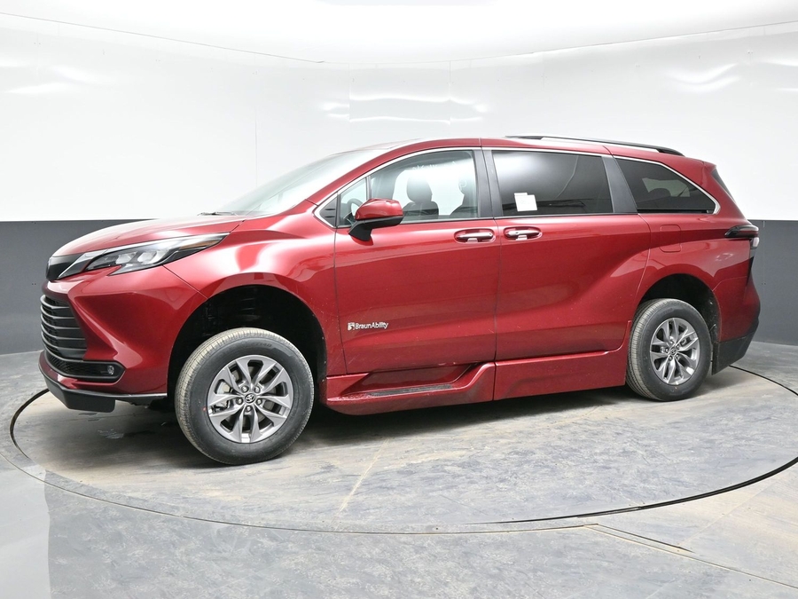New 2026 Toyota Sienna XLE Base