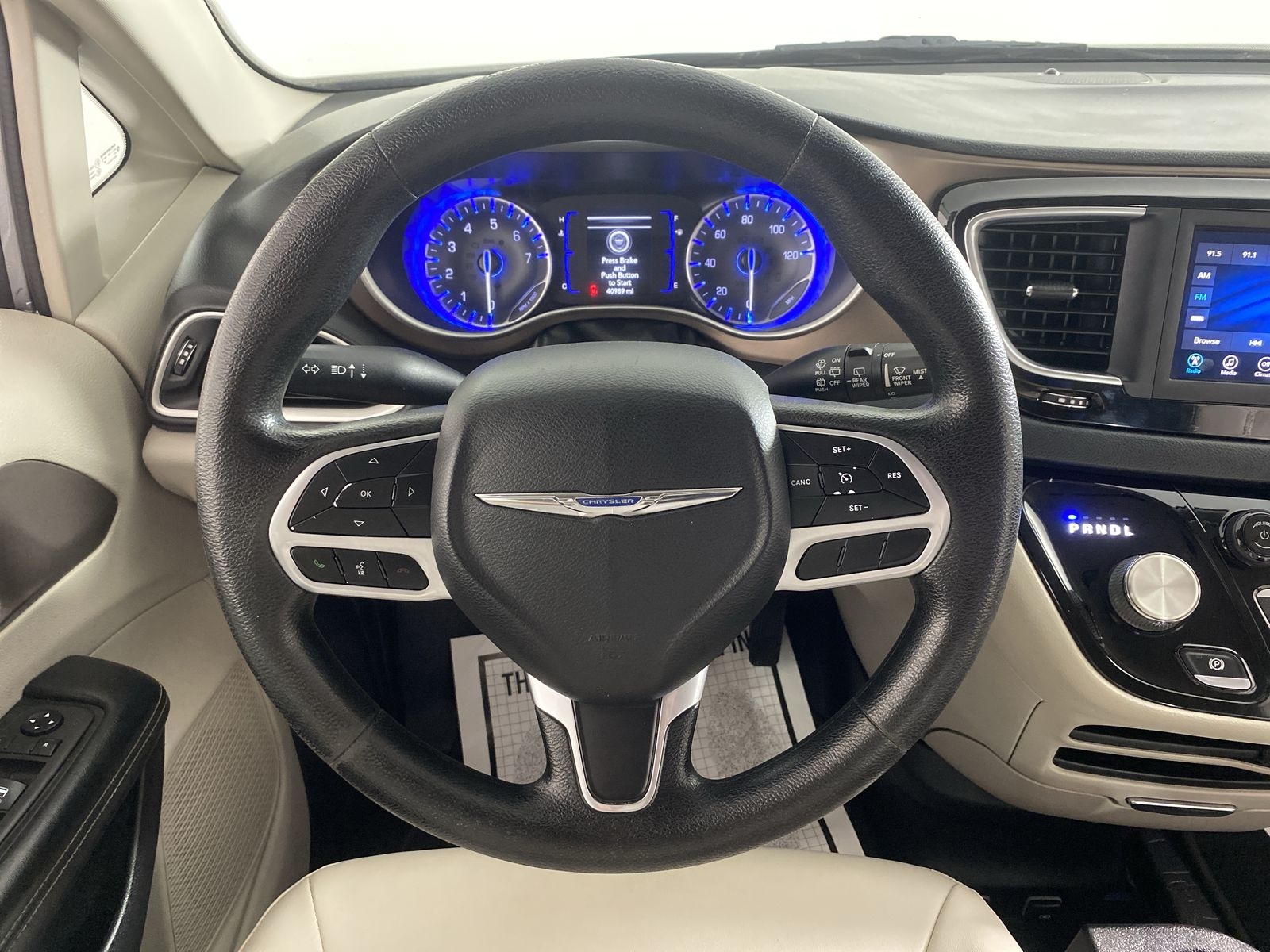 2021 Chrysler Voyager LXI - Photo 12