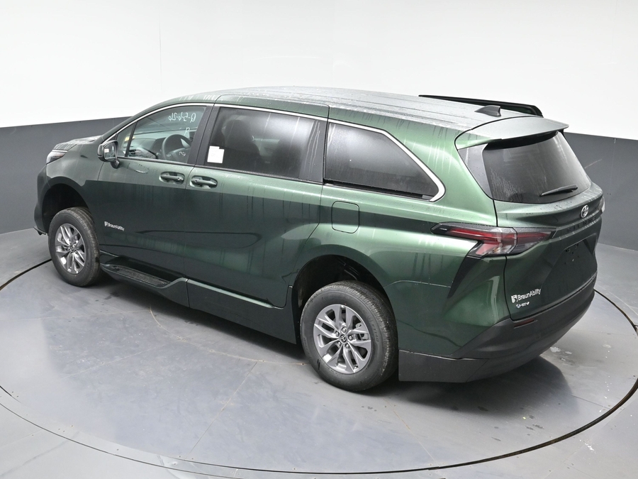 New 2026 Toyota Sienna LE