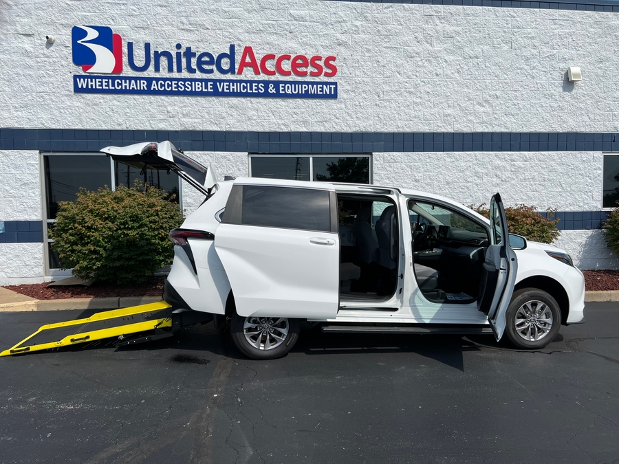 New 2026 Toyota Sienna LE