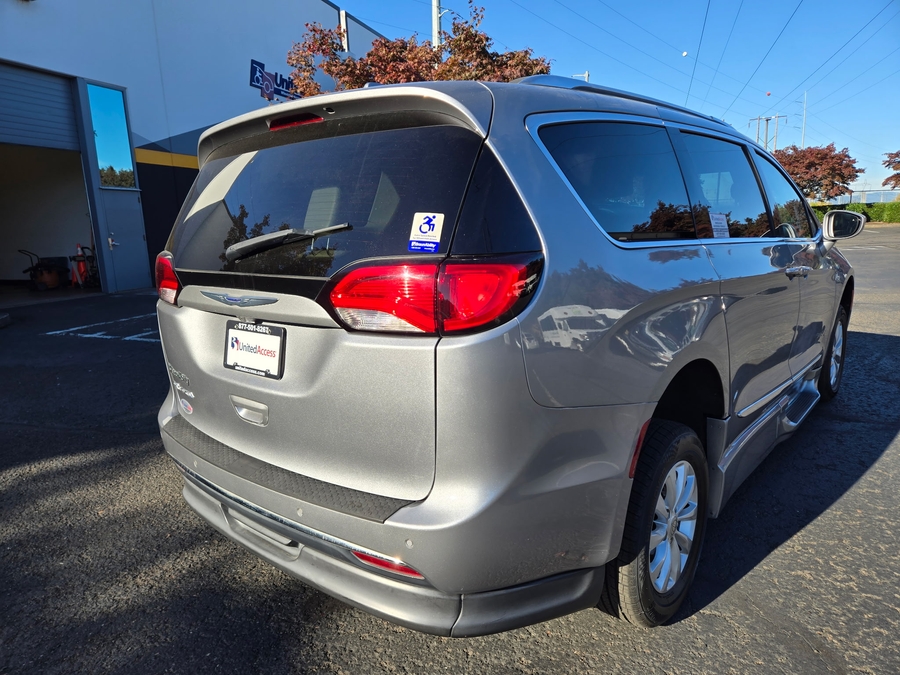 PRE OWNED 2019 Chrysler Pacifica Touring L