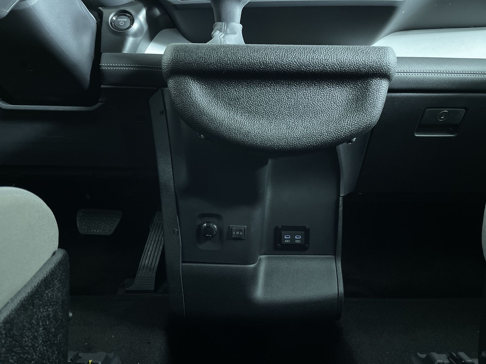 2025 Toyota Sienna LE - Photo 21