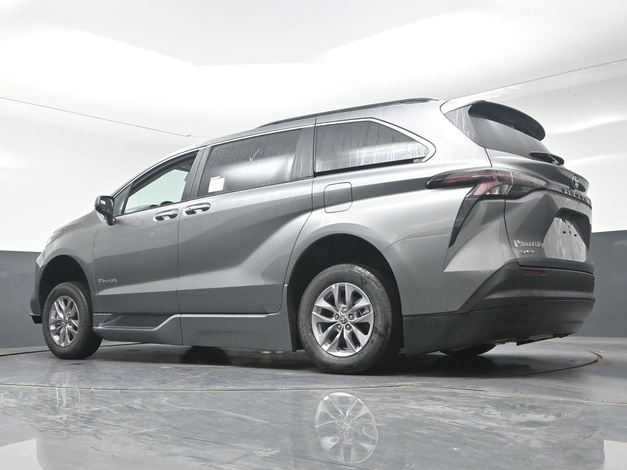 New 2026 Toyota Sienna XLE Base