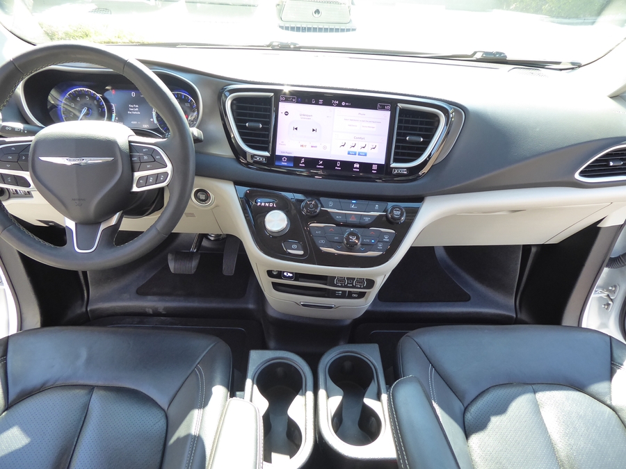 PRE OWNED 2022 Chrysler Pacifica Touring L
