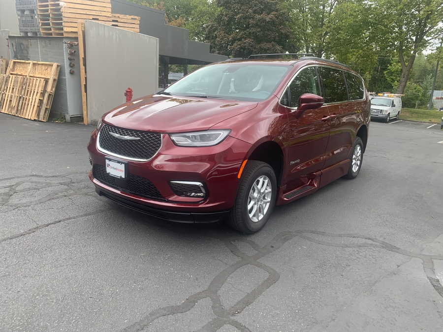 PRE OWNED 2022 Chrysler Pacifica Touring L