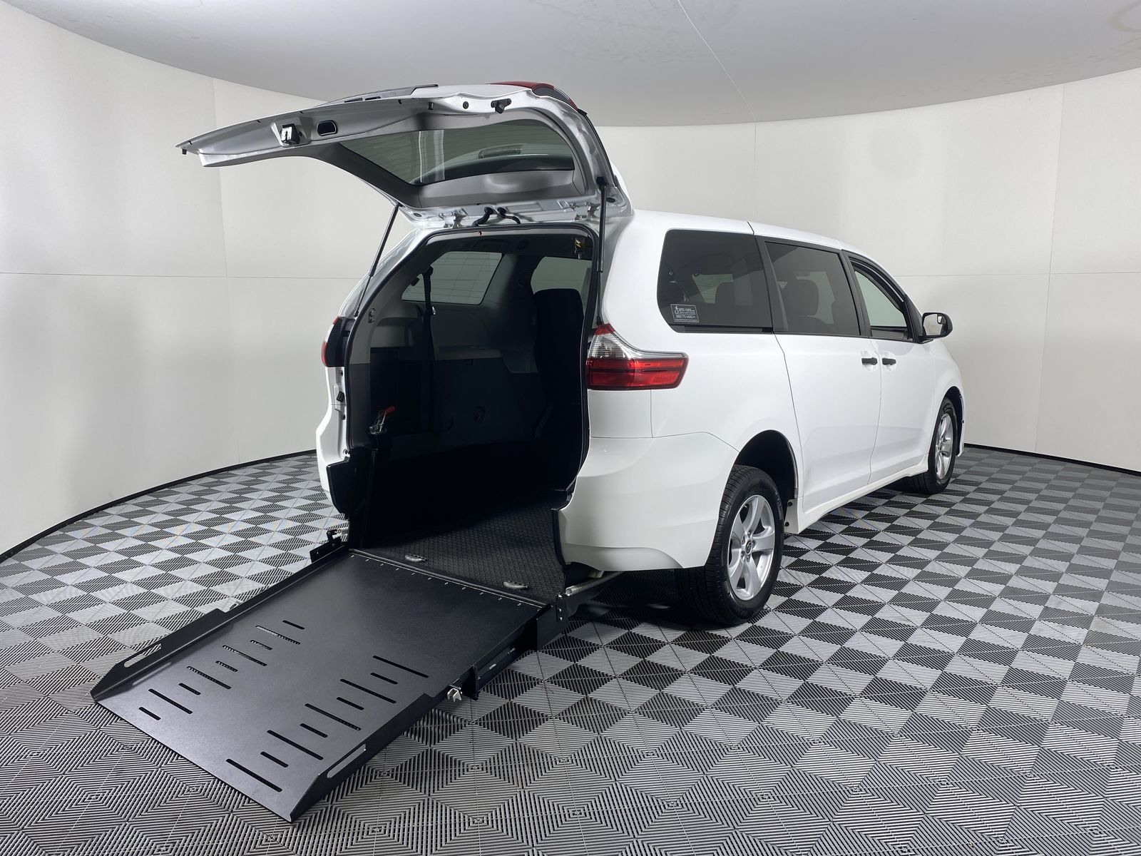 2020 Toyota Sienna L