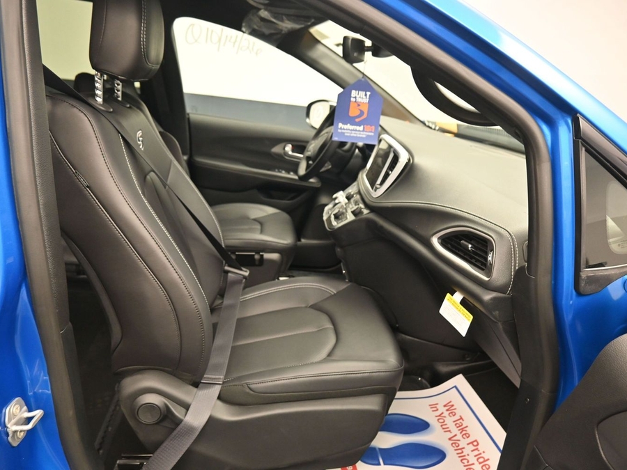 New 2027 Chrysler Pacifica Select Sport