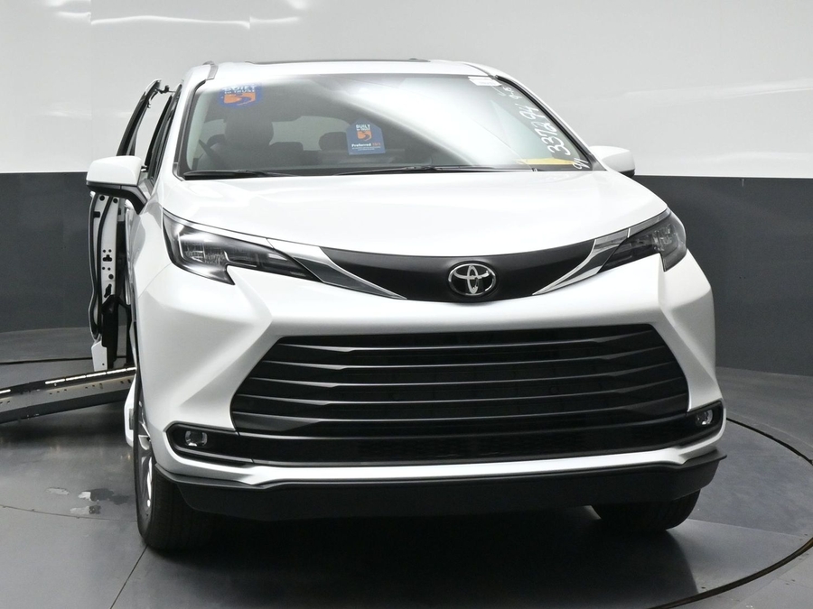 New 2026 Toyota Sienna XLE Base