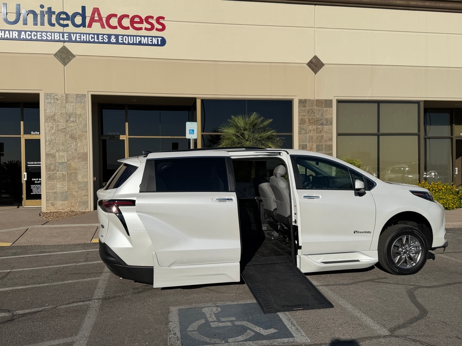 PRE OWNED 2026 Toyota Sienna XLE