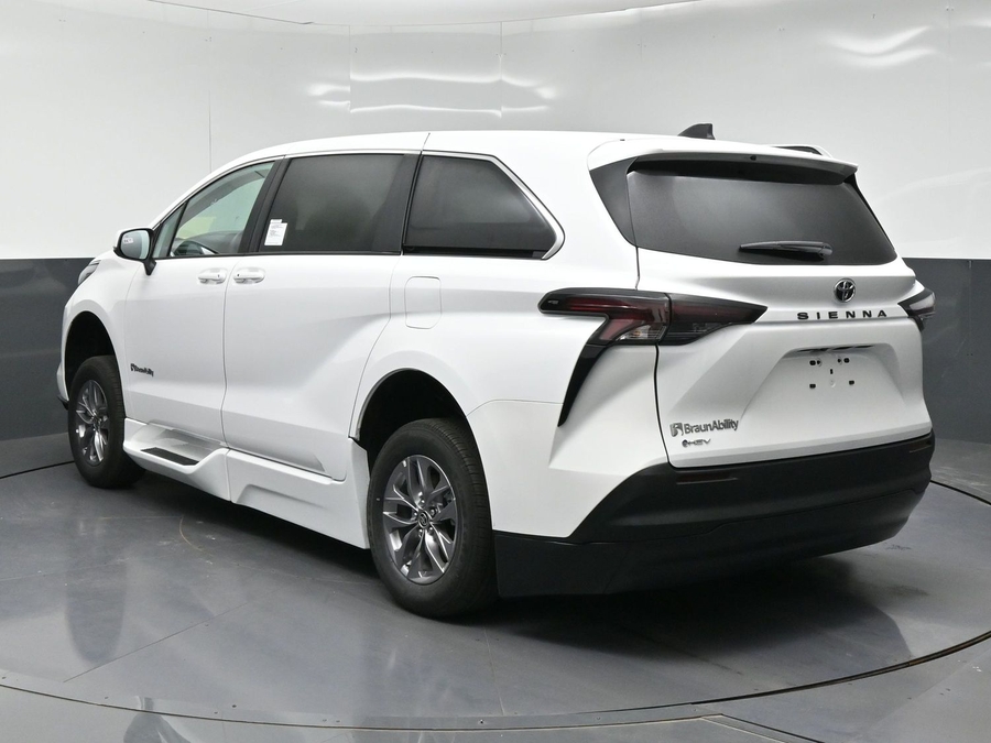 New 2026 Toyota Sienna LE