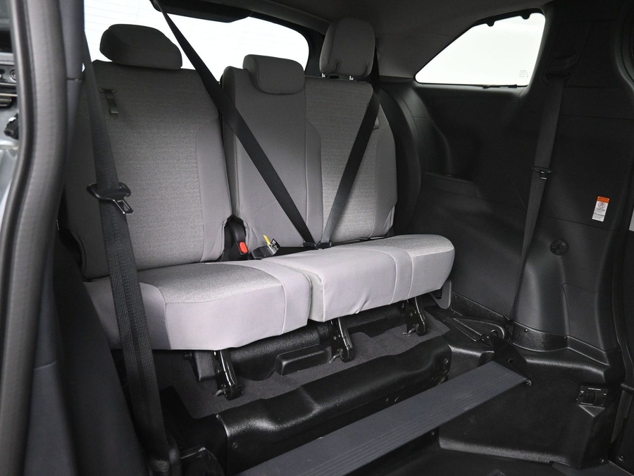 New 2026 Toyota Sienna LE