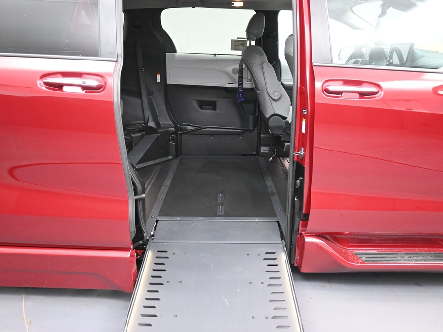 New 2026 Toyota Sienna XLE Base