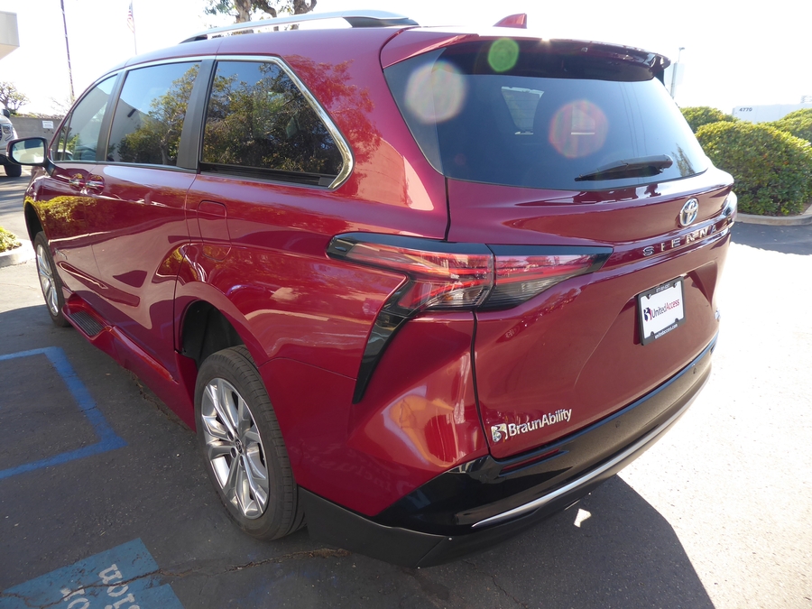 PRE OWNED 2024 Toyota Sienna Platinum