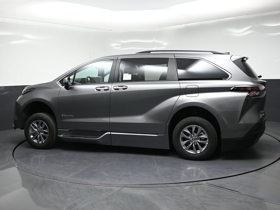 New 2026 Toyota Sienna XLE Base