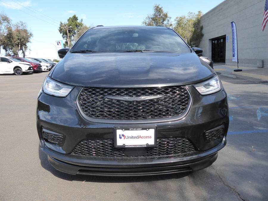 PRE OWNED 2023 Chrysler Pacifica Touring L