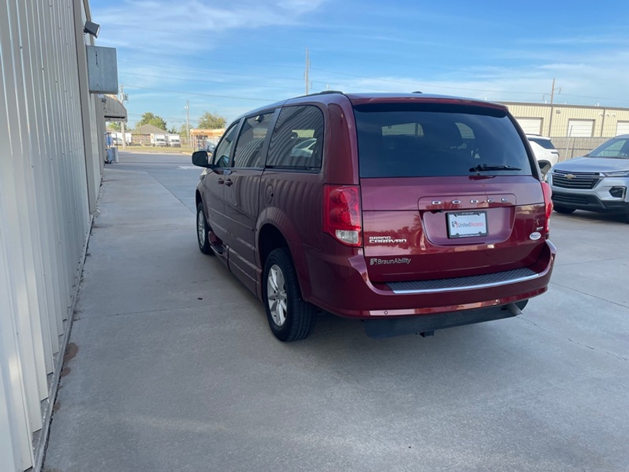 PRE OWNED 2016 Dodge Grand Caravan SXT