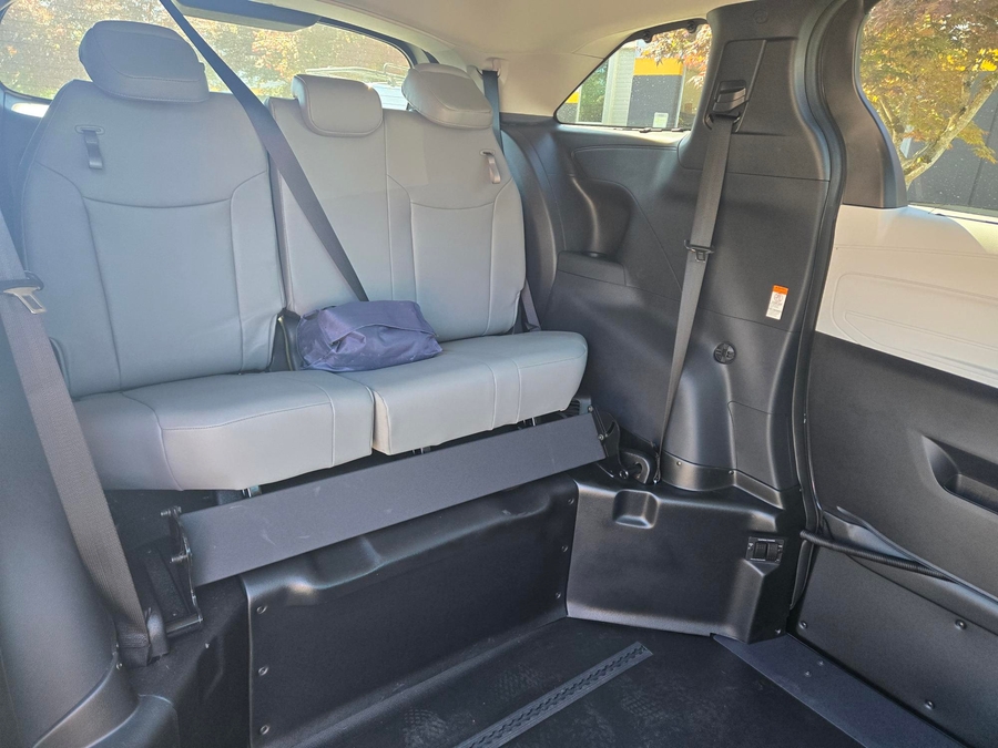 PRE OWNED 2022 Toyota Sienna XLE