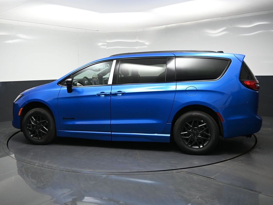 New 2027 Chrysler Pacifica Select Sport