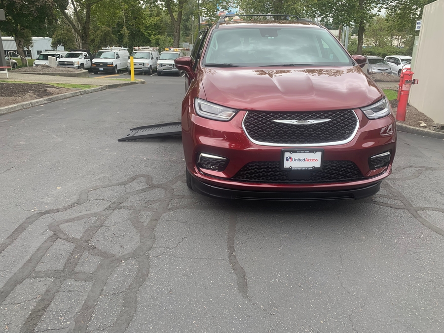 PRE OWNED 2022 Chrysler Pacifica Touring L