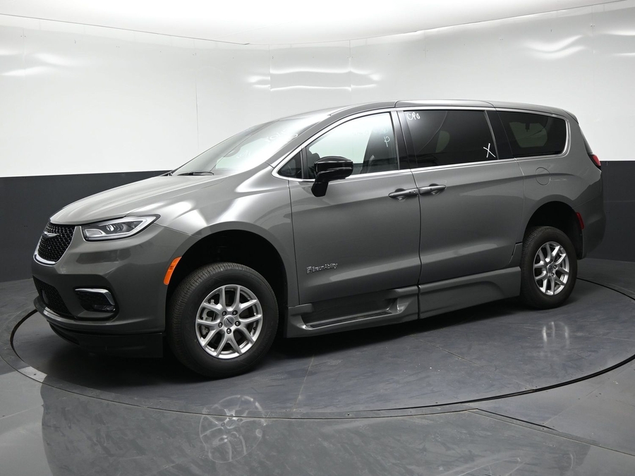 CERTIFIED PRE-OWNED 2025 Chrysler Pacifica Select