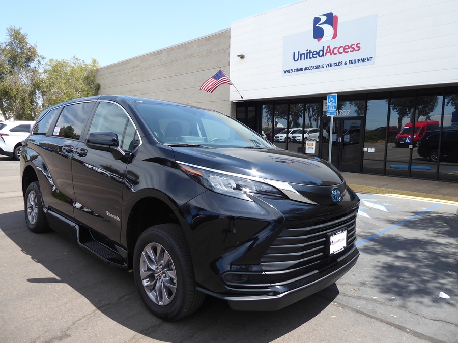 PRE OWNED 2024 Toyota Sienna LE Base