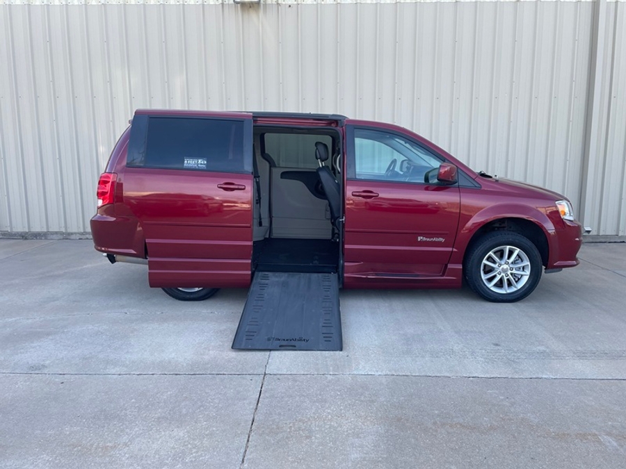PRE OWNED 2016 Dodge Grand Caravan SXT