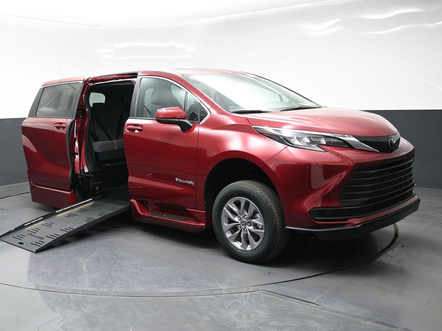 New 2026 Toyota Sienna LE