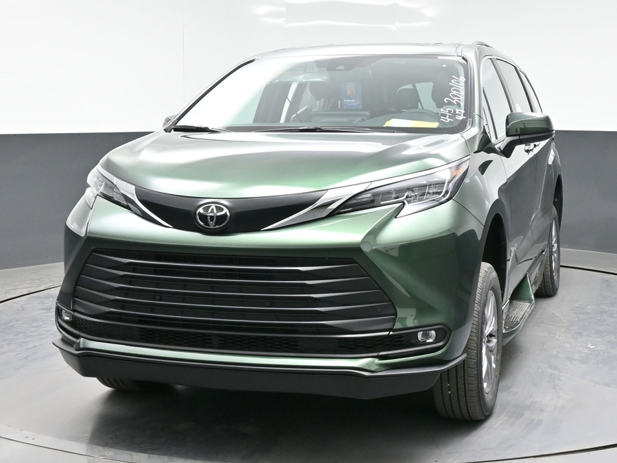 New 2026 Toyota Sienna XLE Base