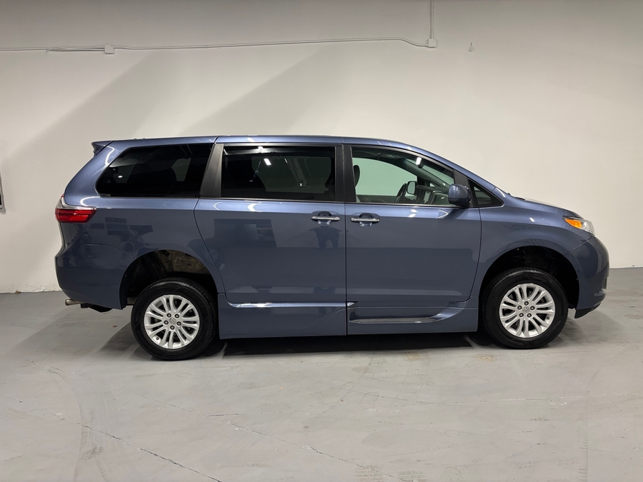 PRE OWNED 2015 Toyota Sienna XLE