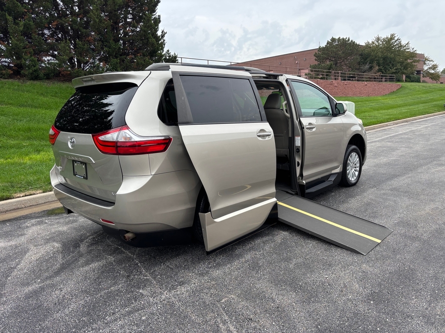 PRE OWNED 2016 Toyota Sienna XLE