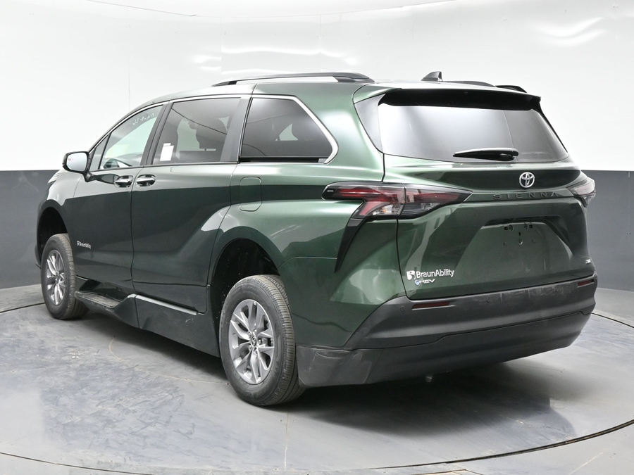 New 2026 Toyota Sienna XLE Base
