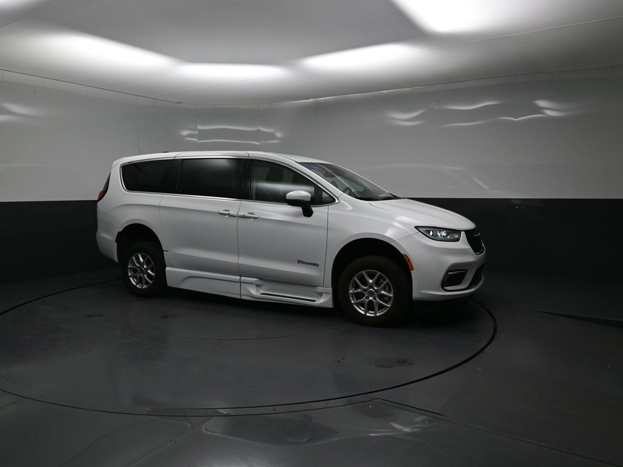 PRE OWNED 2023 Chrysler Pacifica Touring L