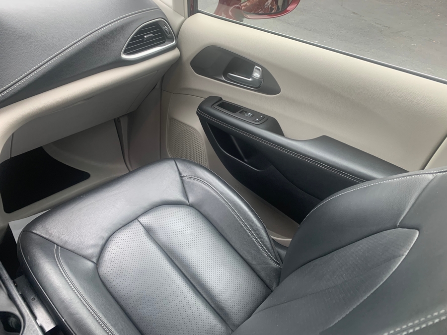 PRE OWNED 2022 Chrysler Pacifica Touring L