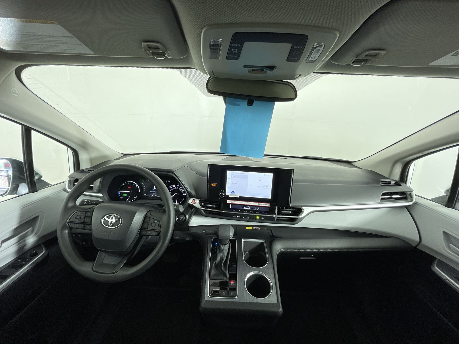 2025 Toyota Sienna LE - Photo 15
