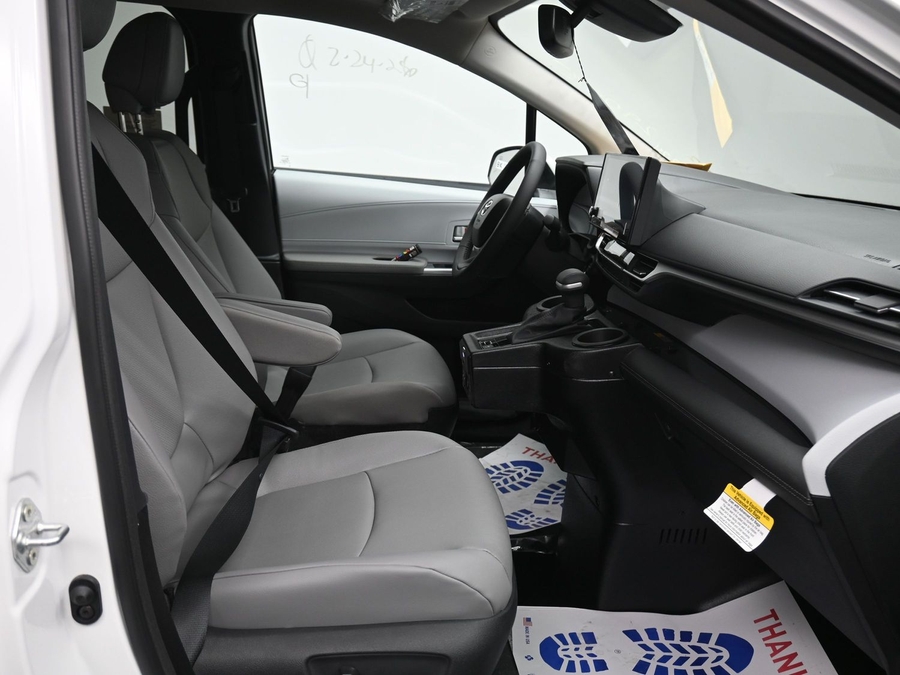 New 2026 Toyota Sienna XLE Base